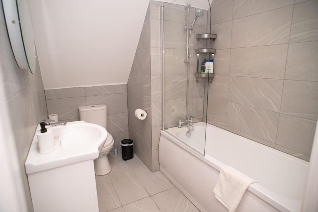 קידלינגטון Rosey Lodge -1Bedroom Cousy Flat - Parking, Netflix, Wifi - Close To Blenheim Palace & Oxford - F5 מראה חיצוני תמונה