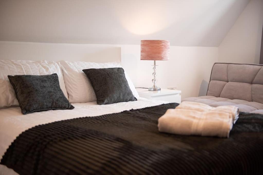 קידלינגטון Rosey Lodge -1Bedroom Cousy Flat - Parking, Netflix, Wifi - Close To Blenheim Palace & Oxford - F5 מראה חיצוני תמונה