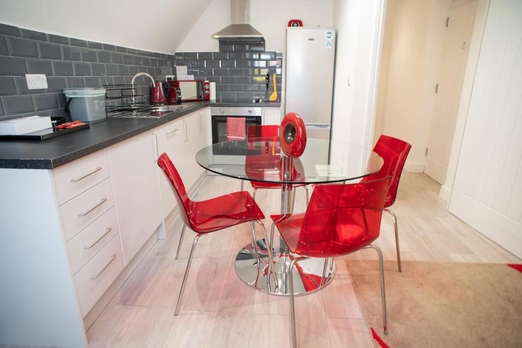 קידלינגטון Rosey Lodge -1Bedroom Cousy Flat - Parking, Netflix, Wifi - Close To Blenheim Palace & Oxford - F5 מראה חיצוני תמונה